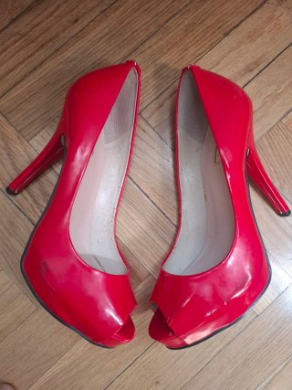 Zapatos de tacón Guess rojos talla 40
