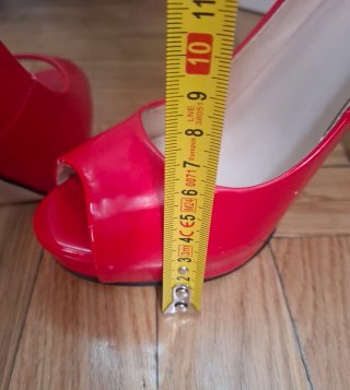 Zapatos de tacón Guess rojos talla 40