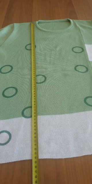 Maglione verde con inserti bianchi