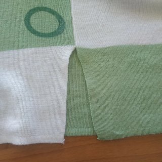 Maglione verde con inserti bianchi