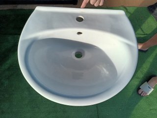 Lavabo de baño de porcelana blanco