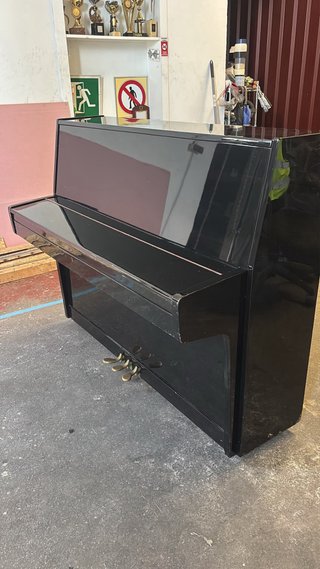 Piano Vertical Pearl River Negro Brillante