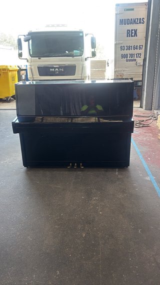 Piano Vertical Pearl River Negro Brillante