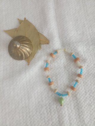 Pulsera de cuentas con charm verde