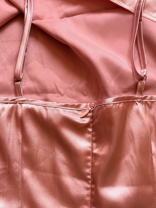 Vestido rosa satinado