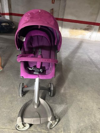 Carrito de bebé color morado