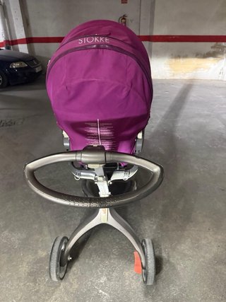 Carrito de bebé color morado