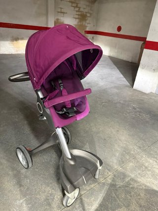 Carrito de bebé color morado