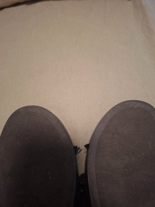 Chanclas negras con flecos y pedrería