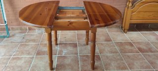 Mesa redonda de madera extensible