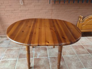 Mesa redonda de madera extensible