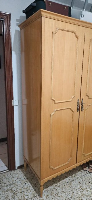 Armario de madera dos cuerpos