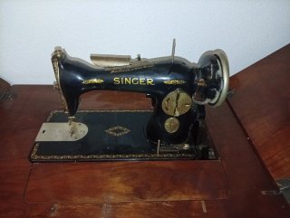 Máquina de coser Singer antigua