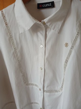 Camisa blanca CUPLE Talla M. Es una 42.