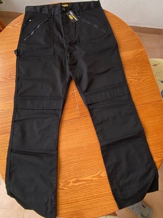 Lote de ropa de trabajo nuevo, Site