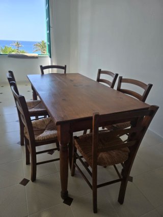 Mesa de comedor de madera con 6 sillas