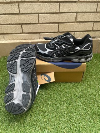 Asics Gel NYC Talla 43.5 Negro/Plata