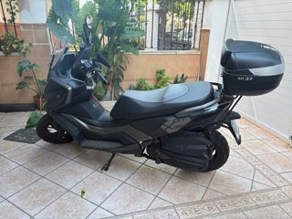 Kymco Maxi Scooter Negra/Gris