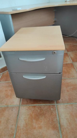 Cajonera metálica con tapa de madera