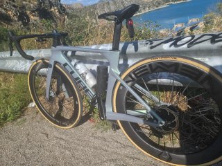 Bicicleta Cube en buen estado  sin cable d2