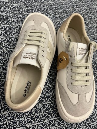 Zapatillas Victoria Beige y Blancas