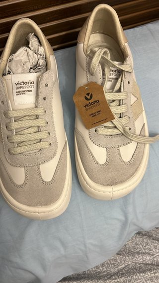 Zapatillas Victoria Beige y Blancas