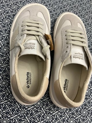 Zapatillas Victoria Beige y Blancas