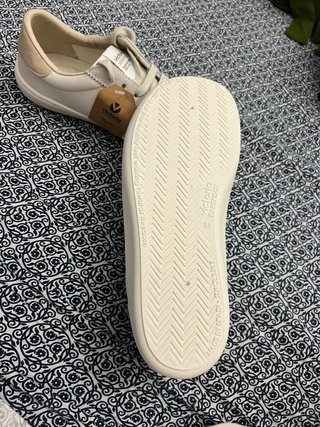 Zapatillas Victoria Beige y Blancas