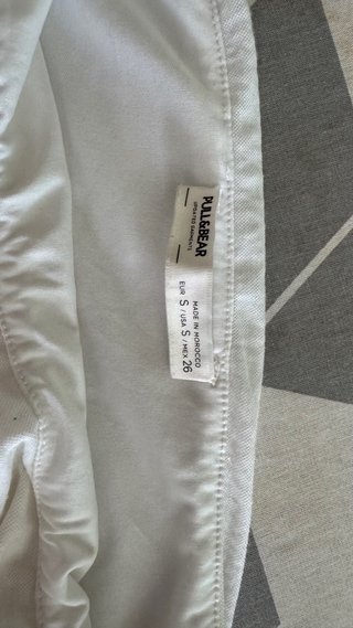 Falda blanca corta fruncida