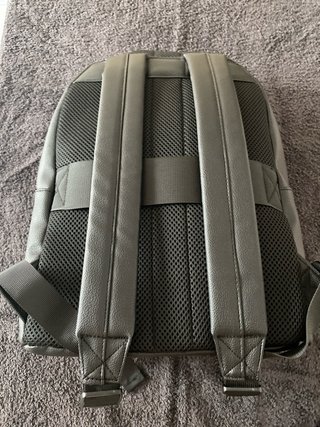 Mochila de cuero negra