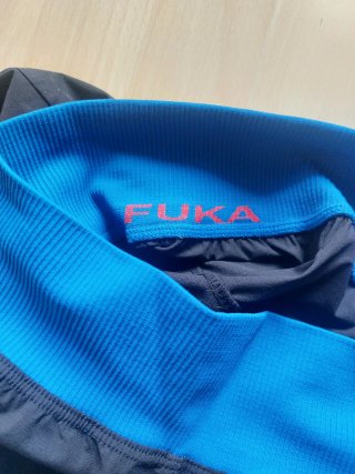 Pantalón corto Hoka negro y azul