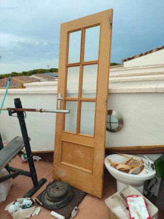 URGENTE VENDERLA Puerta madera maciza con cristal
