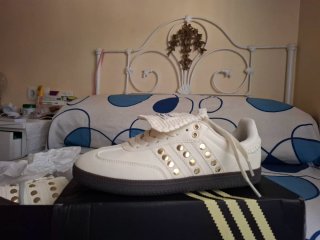 Zapatillas Adidas Blancas y Doradas