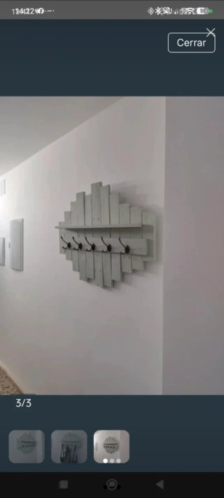 Perchero de madera hecho a mano