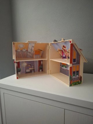Casa Playmobil con giardino e figure