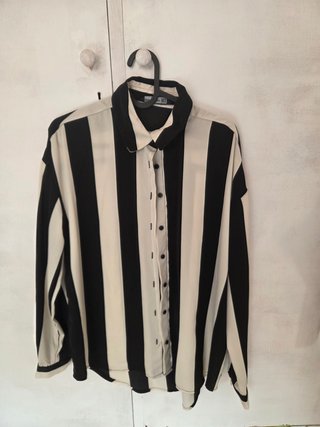 Camisa Rayas Blanco y Negro Talla M Ancha
