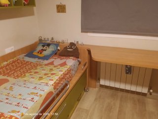 Escritorio juvenil y cama con cajones