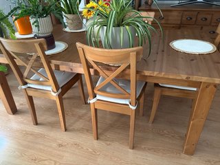 Mesa de comedor de madera