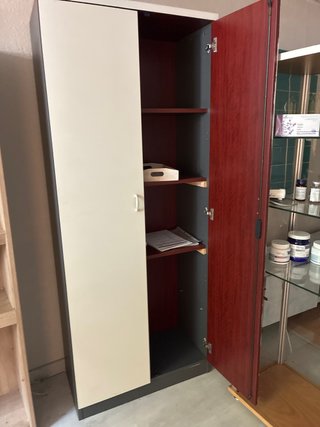Armadio in metallo e legno