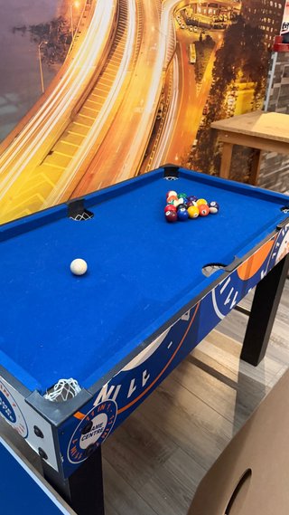 Mesa multijuego futbolín, billar, disco, pingpong.
