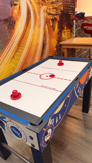 Mesa multijuego futbolín, billar, disco, pingpong.