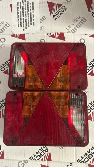 Faro delantero naranja y rojo