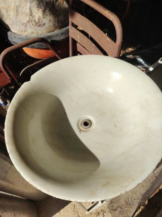 Lavabo antiguo de cerámica