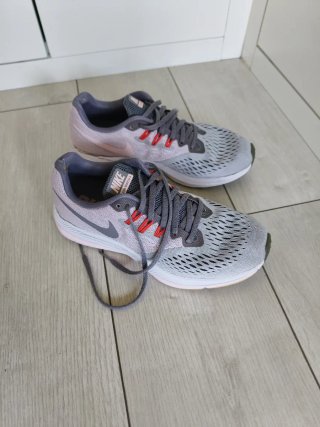 Nike Zoom Winflo 4 Mujer T40.5