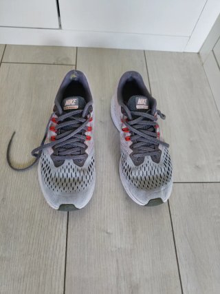 Nike Zoom Winflo 4 Mujer T40.5