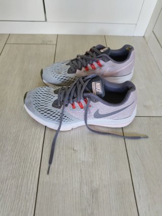Nike Zoom Winflo 4 Mujer T40.5