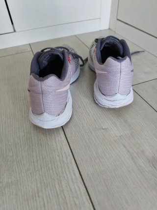 Nike Zoom Winflo 4 Mujer T40.5
