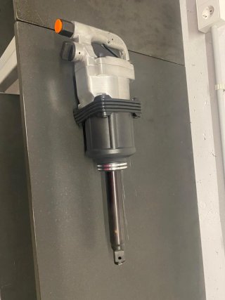 Llave de impacto neumática de alta potencia.