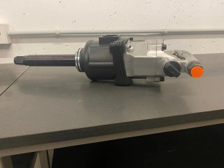 Llave de impacto neumática de alta potencia.