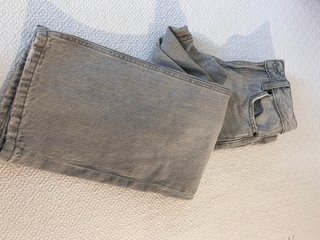 Pantalones vaqueros niña grises